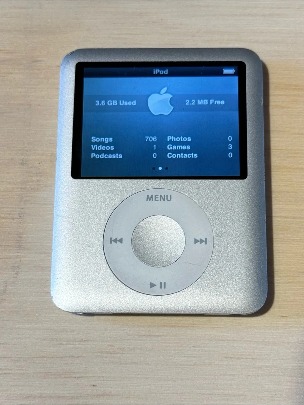 Apple iPod Nano A1236 4GB Silver Tested Good w/Charger-706Songs Read Description
